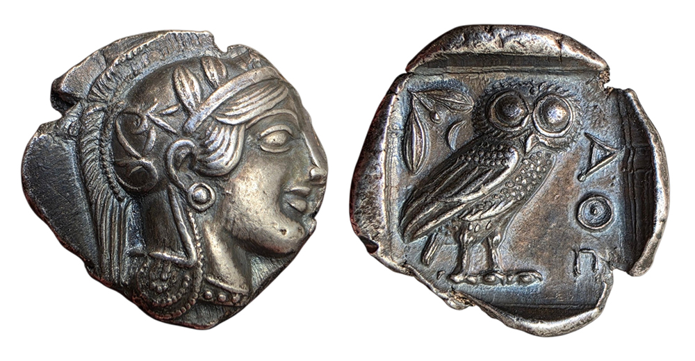 Tétradrachme d'Athènes représentant Athéna casquée et la célèbre chouette avec branche d'olivier.