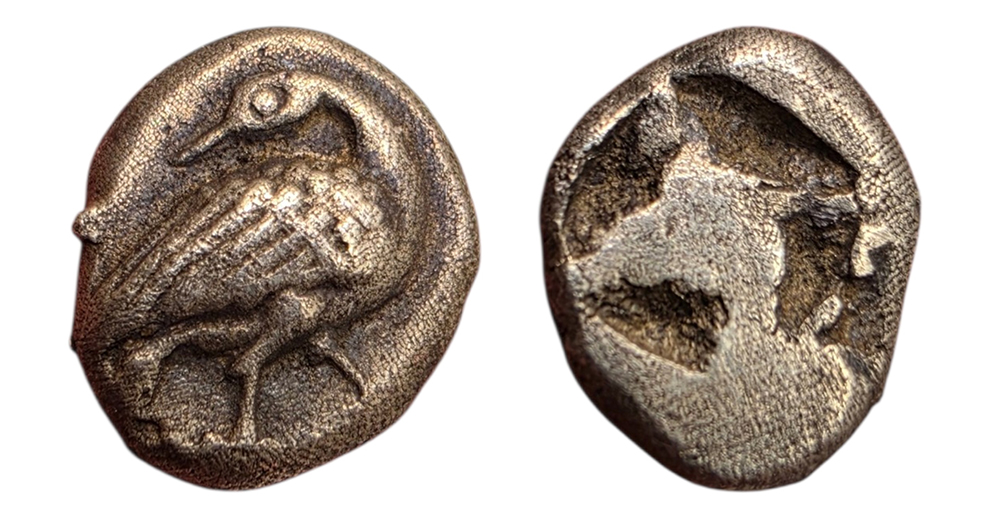 Diobole d'Eion en argent représentant un oiseau et un carré incus archaïque.