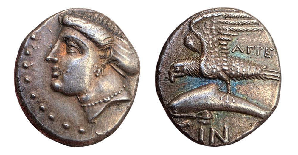 Drachme de Sinope en argent représentant la nymphe Sinope et un aigle tenant un dauphin.