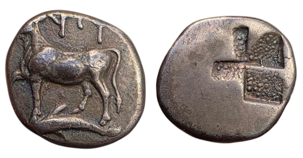 Demi-sigle de Byzance en Thrace frappé en argent vers 340-320 avant J.-C., avec taureau et dauphin.